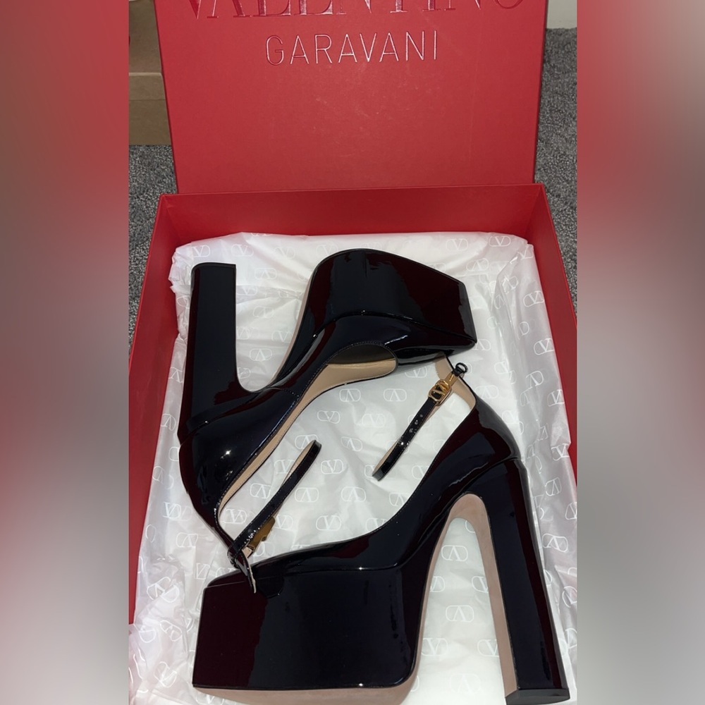 VALENTINO GARAVANI TAN-GO PLATFORM PUMP IN PATENT LEATHER 165 MM🖤